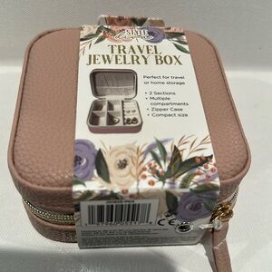 NWT Style Diva Travel Jewelry Box with multiple compartments and zipper closure.
